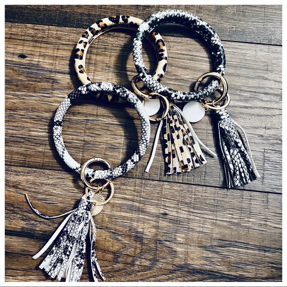 Tassel Bracelet print Key Ring - Picture 4 of 8